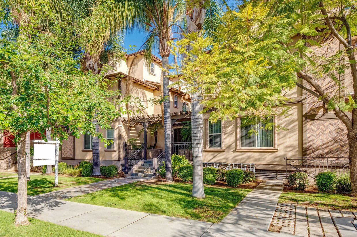 Foto principal - 345 W Loraine St