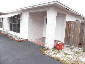 Building Photo - 433 SW 61st Terrace