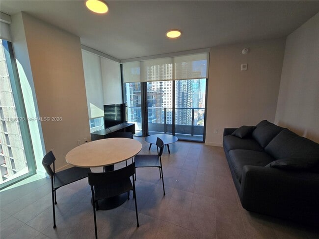 Foto del edificio - 121 NE 5th St