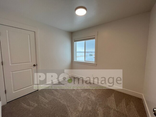 Foto del edificio - Brand New 3 Bed / 2 Bath Townhouse with 2-...