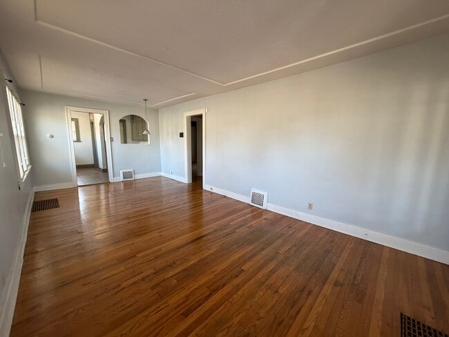 Foto del edificio - 136 E Woodside St