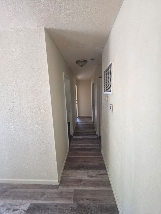 Foto del edificio - 4BD/1 BA nicely updated home