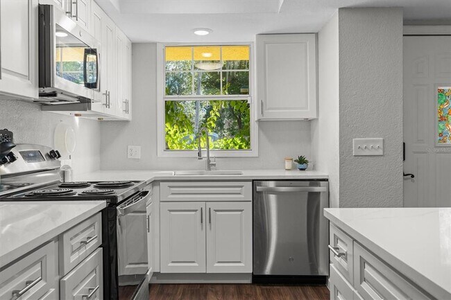 Foto del edificio - 784 E Michigan St