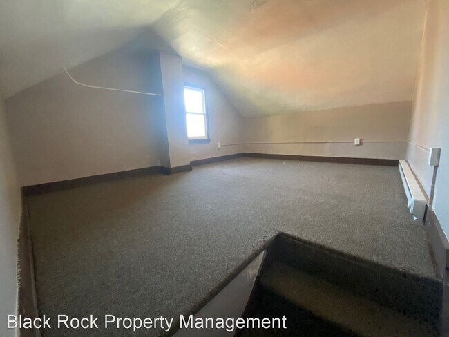 Building Photo - 3 br, 1 bath House - 324 E Abbott St