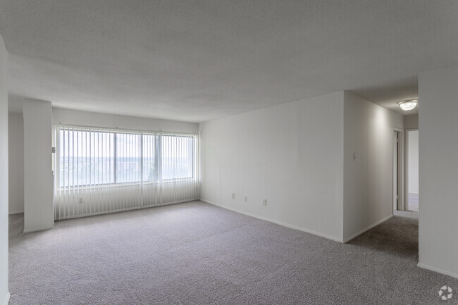 3HAB, 2,5BA - 1.490 ft² - White Oak Towers Apartments