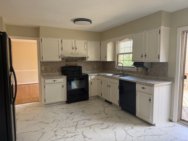 Foto del edificio - 5109 Forest Oaks Dr