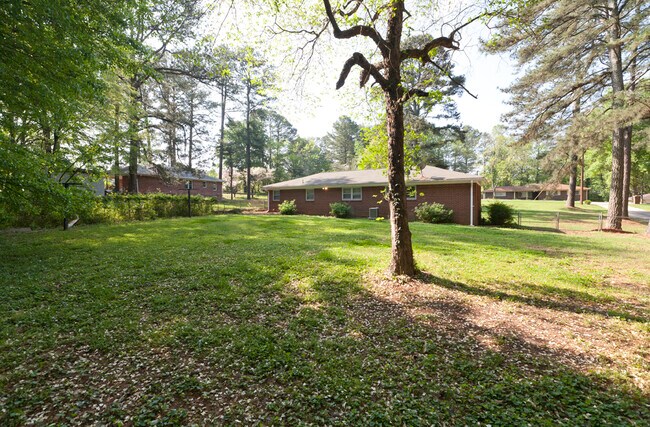 Building Photo - 1224 Skyview Cir SW