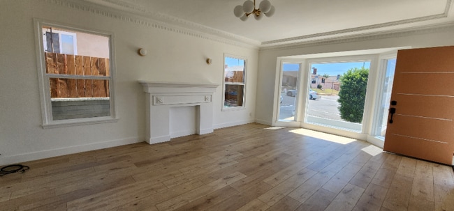 Building Photo - 1735 W 108th St