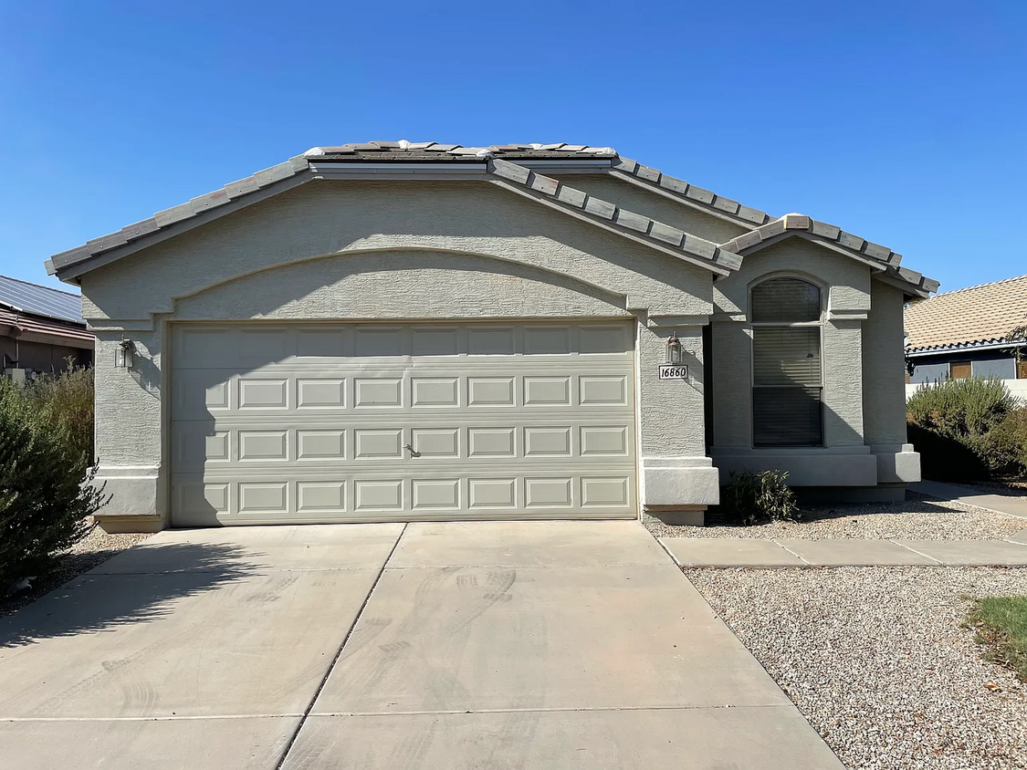 Foto principal - Cozy 3 bedroom for rent in Goodyear