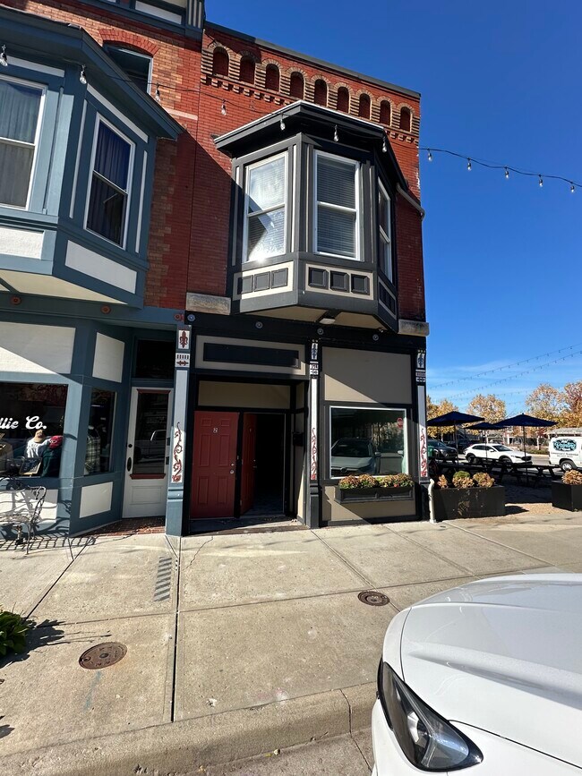 Building Photo - 35 E High St