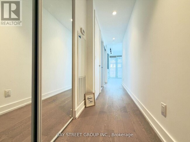 Building Photo - 7 Grenville St