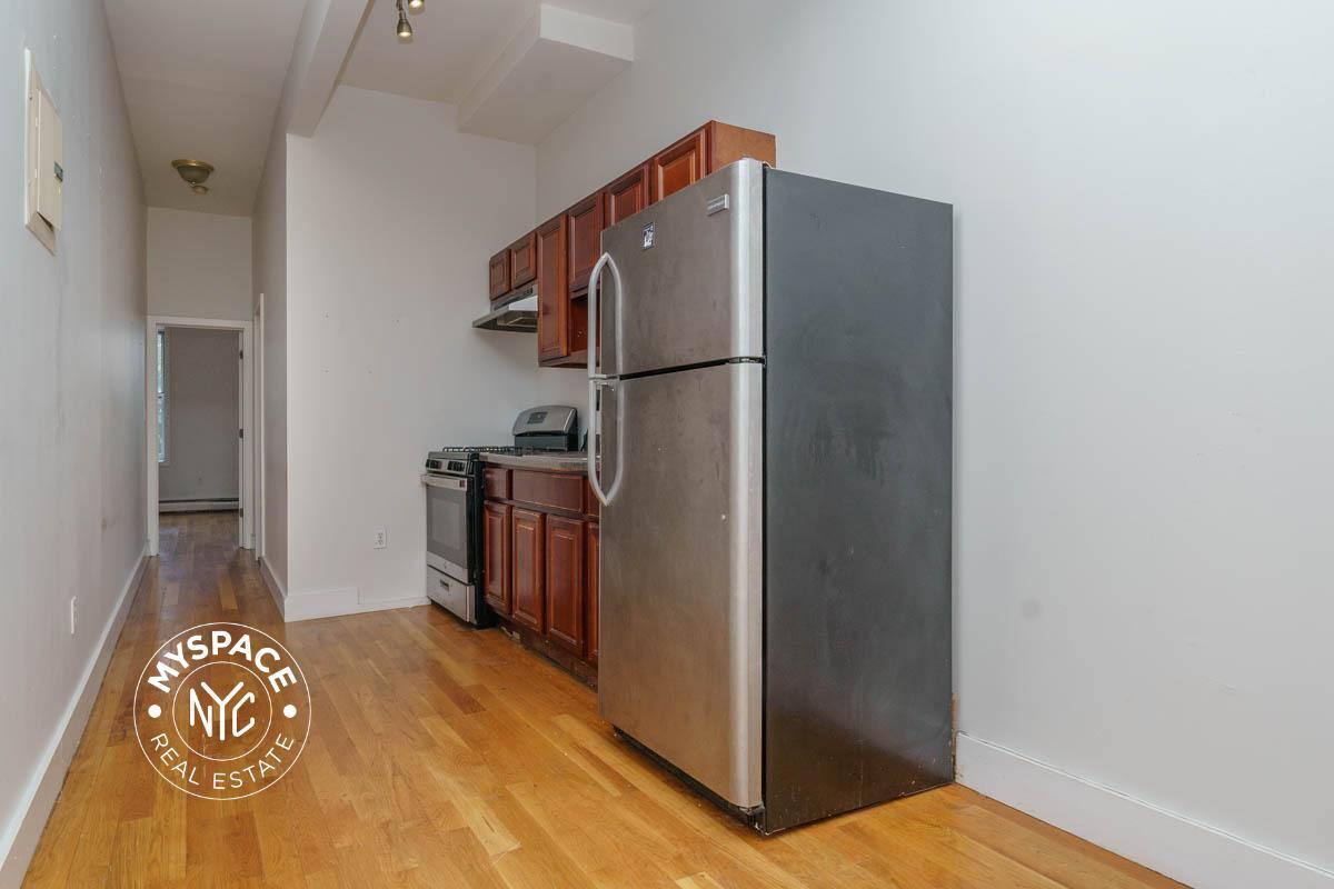 Foto principal - 828 Halsey St