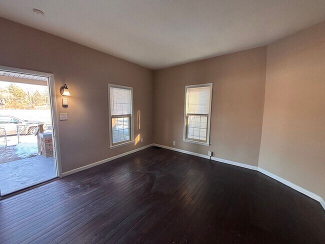 Building Photo - 926 Catalpa Dr
