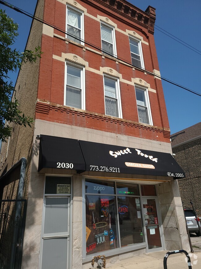 Building Photo - 2030 W Chicago Ave
