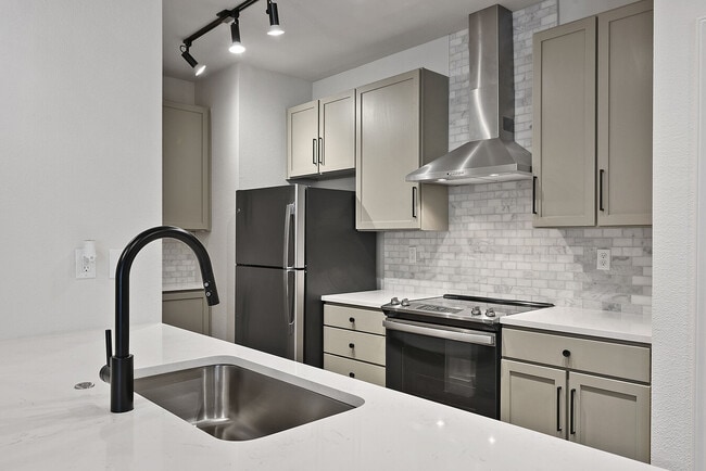 Foto del edificio - Now Leasing – Enjoy 2 Weeks Free Rent