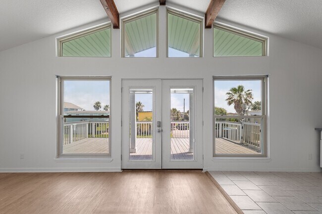 Building Photo - 4014 Kent Dr