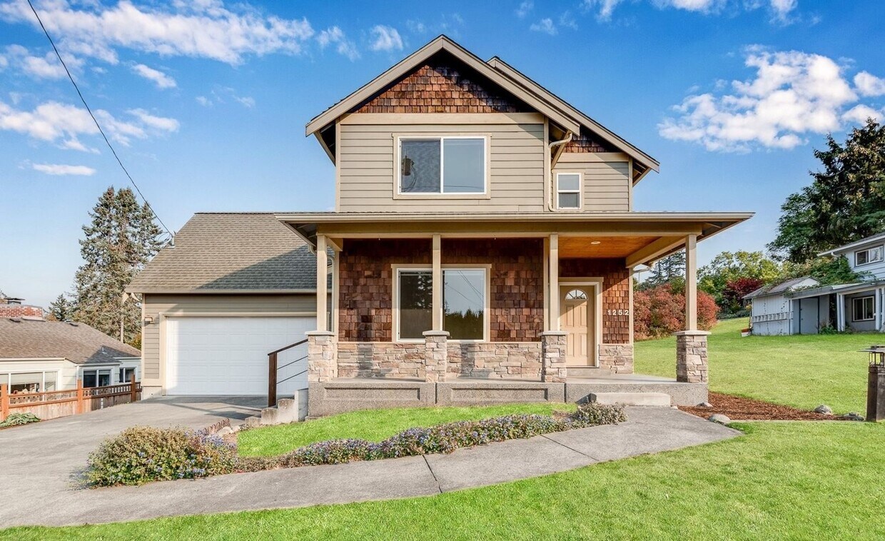 Primary Photo - Beautiful Home In Puget Neighborhood