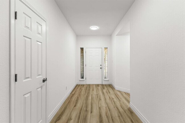 Building Photo - 1508 Lochaline Loop