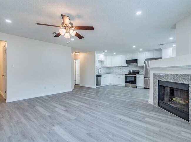 Foto del edificio - 2204 Clayton Way