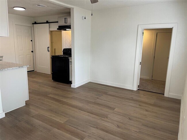 Foto del edificio - 6111 Jacks Ave