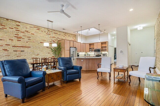 Foto del edificio - 32 E 8th St