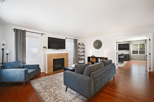 Building Photo - Amazing Home in Orting!!