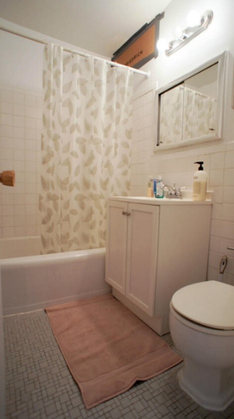 Foto principal - 157 E 38th St