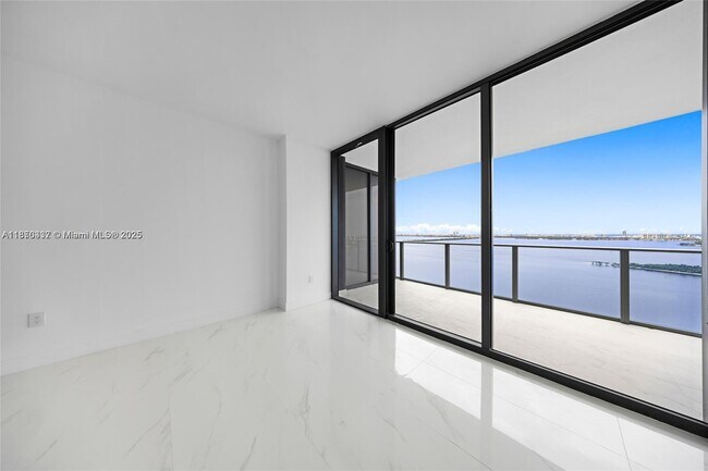 Foto del edificio - 700 NE 24th St