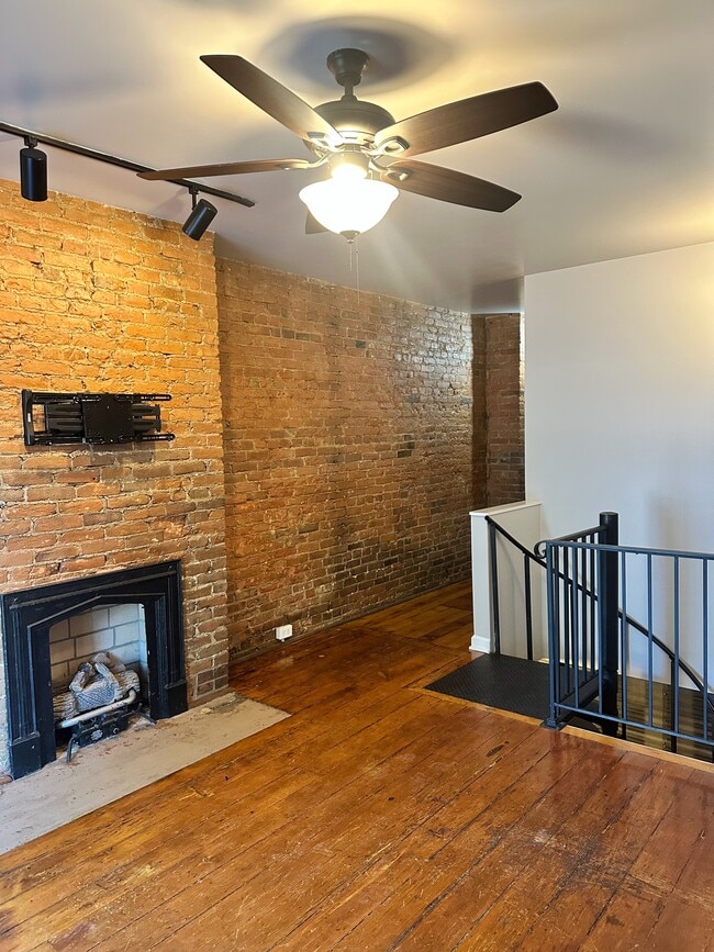 Building Photo - 1016 Bingham St