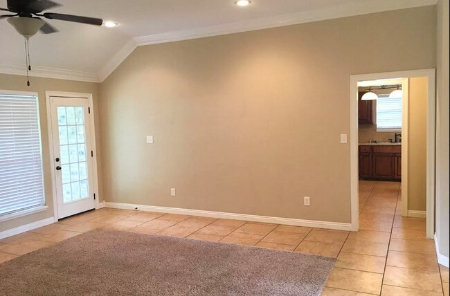 Foto del edificio - Available in August - 3 Bedroom in Wake Vi...