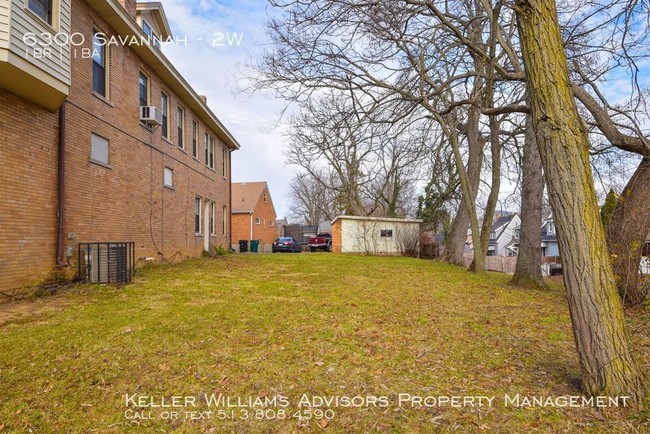 Foto del edificio - Very large apartment in the old Kroger's!