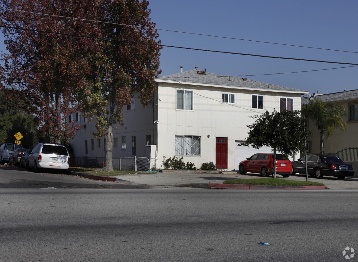 Foto del edificio - 13357 Victory Blvd