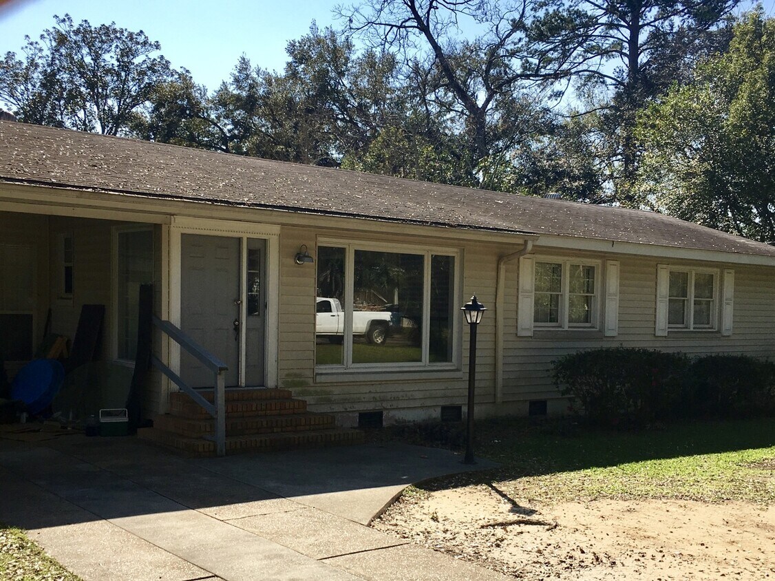 Foto del edificio - 3 Bedroom House on Crabapple