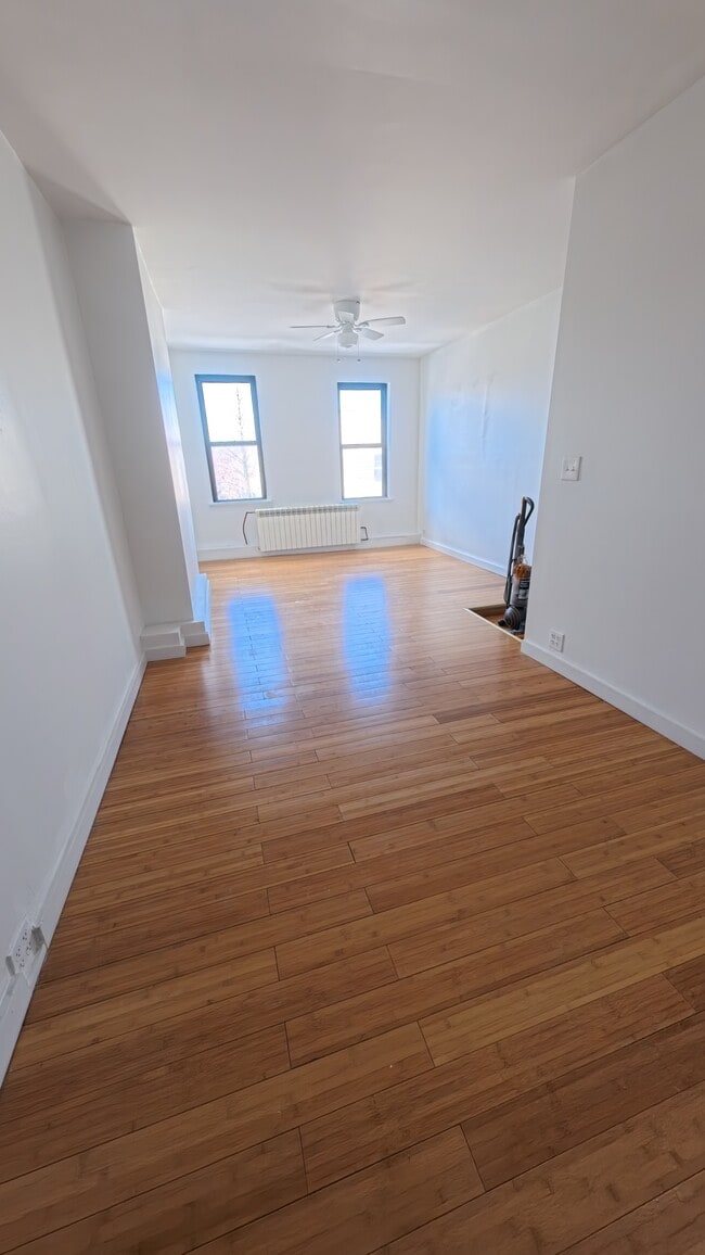 Building Photo - 188 Nassau Ave