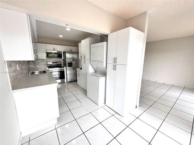 Building Photo - 5900 SW 127th Ave