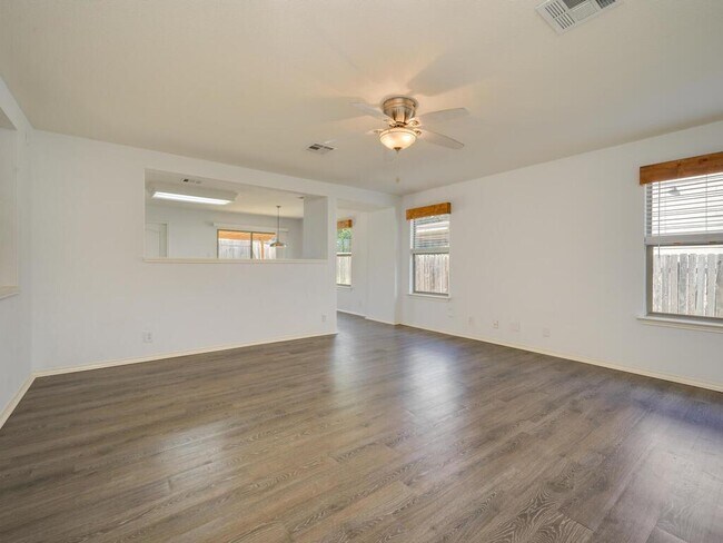 Building Photo - 251 Beech Dr