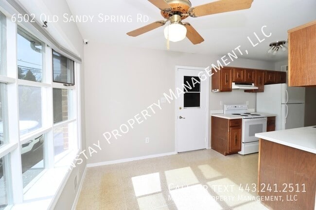 Building Photo - 4 Bedroom Home W/ Renovated Bathroom & 2 C...