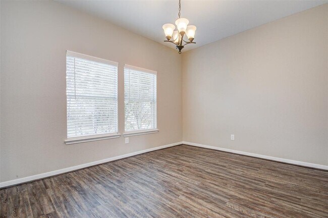 Building Photo - 11840 Chanteloup Dr