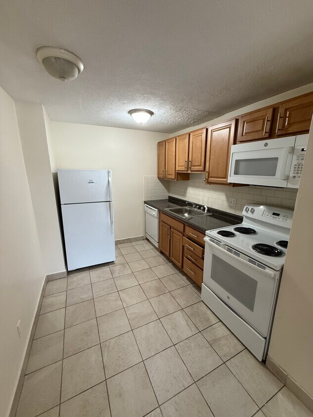 Primary Photo - 91 Gardner St