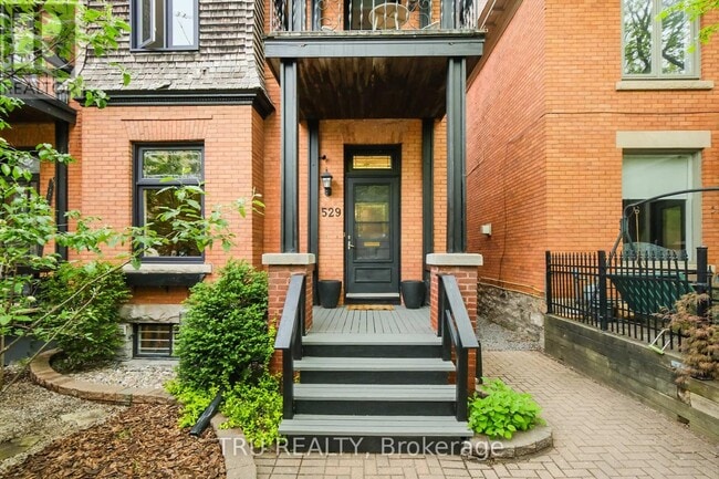 Building Photo - 529 Besserer St