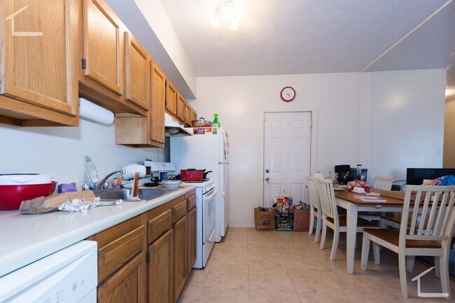Foto del edificio - 9/1 Spacious top floor 3BR near Packard's Corner