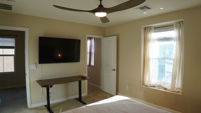 Building Photo - 5532 Autumn Cliffs Way