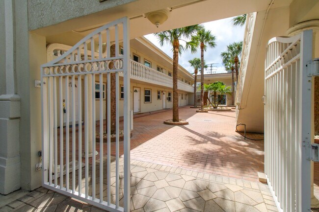 Foto del edificio - **OLDE NAPLES UNIT ** CLOSE TO NAPLES BEAC...