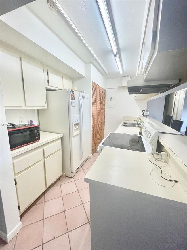 Foto del edificio - 5200 NE 6th Ave