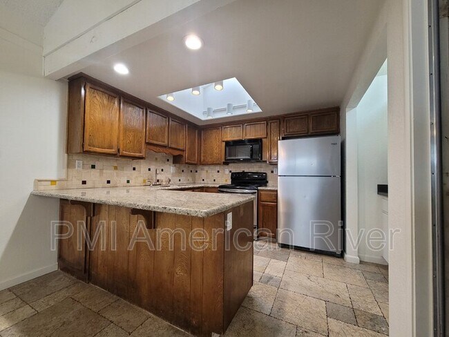 Building Photo - 1723 Avondale Ave