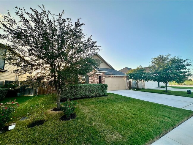 Building Photo - 102 Schuylerville Dr