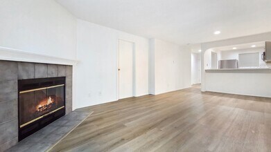 Building Photo - 12670 NE 10th Pl