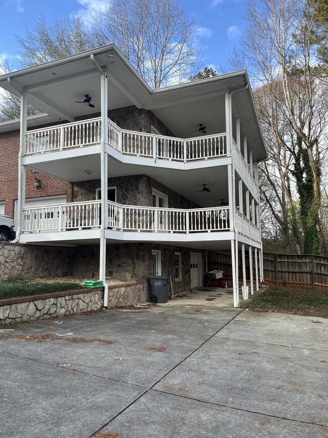 Building Photo - 6620 Little Mill Rd