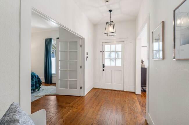 Foto del edificio - 721 W 12th St