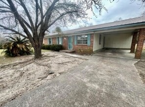 Building Photo - 10 Gussie Ave